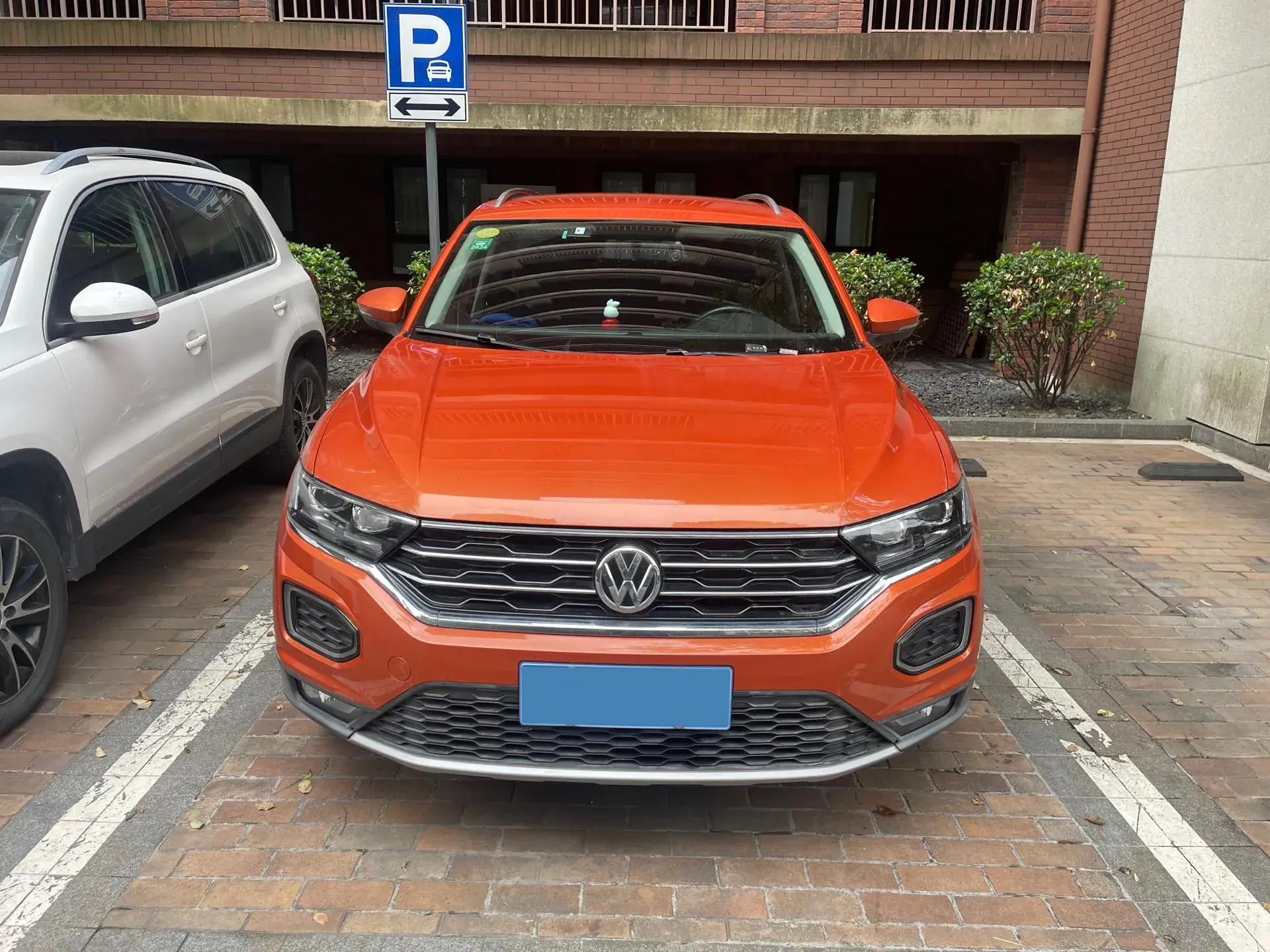 2018 VOLKSWAGEN T-ROC thumbnail 2