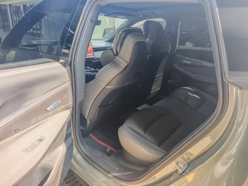 2023 LYNK&CO 08 thumbnail 4