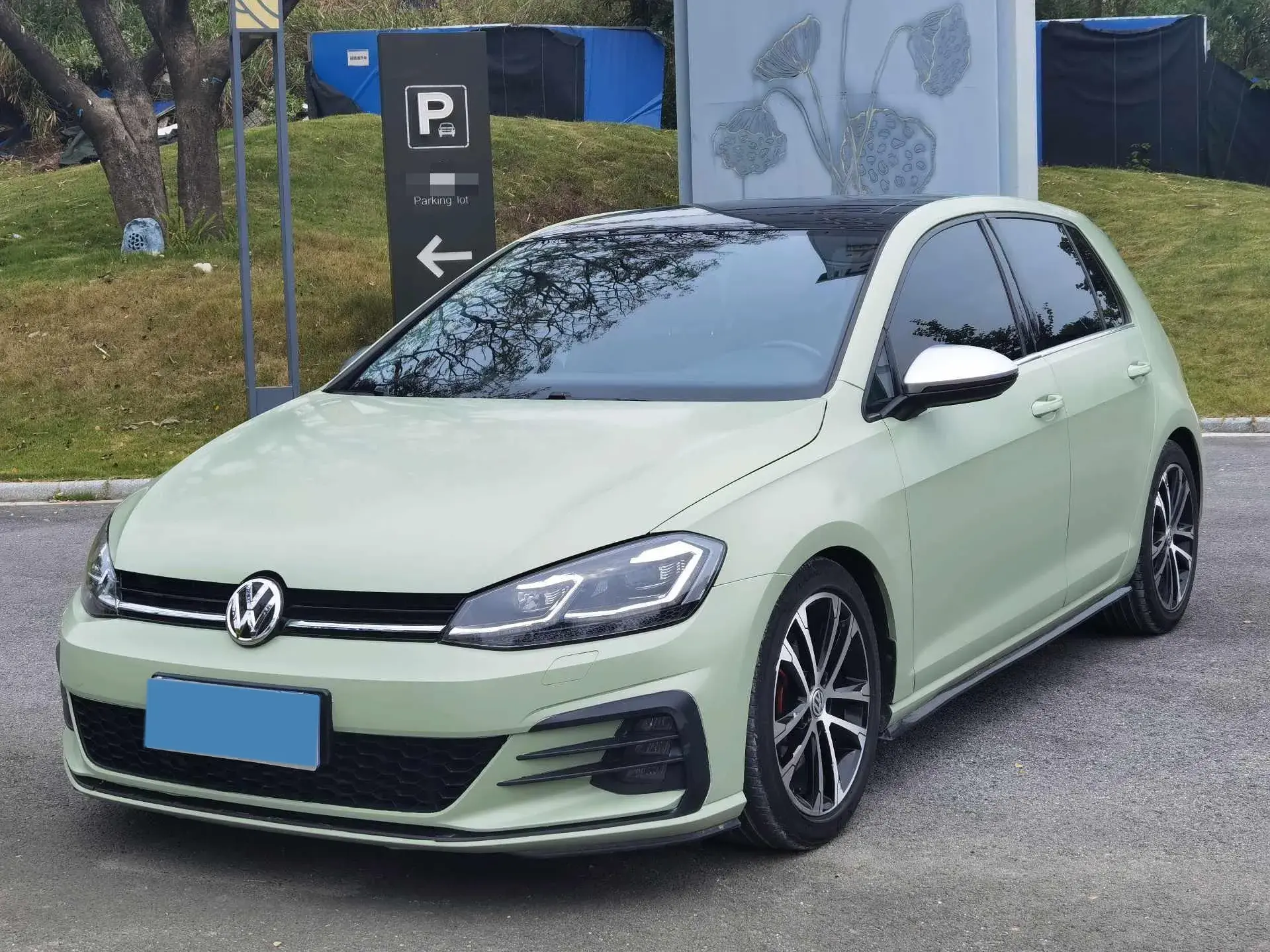 2018 VOLKSWAGEN GOLF view 1