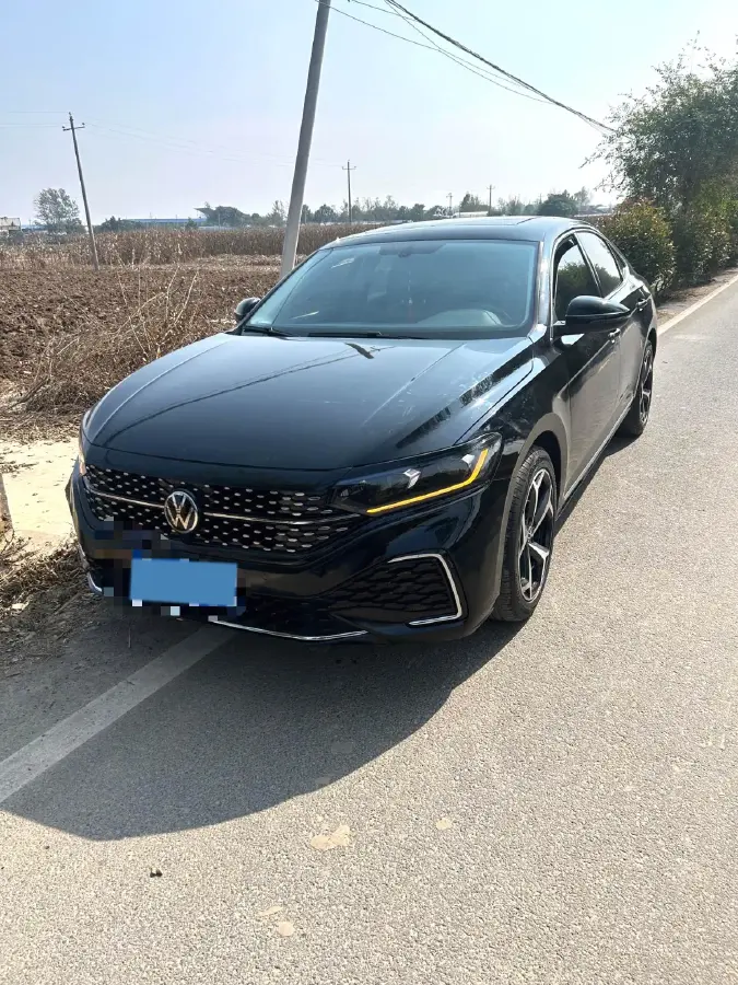 2024 Volkswagen Passat 2.0T 220HP L4 7DCT