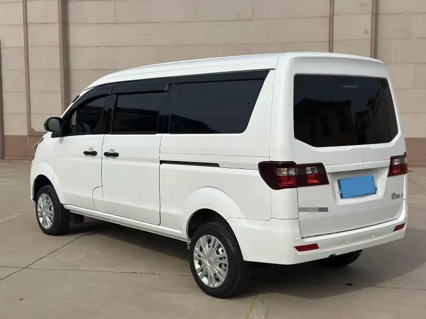 2024 SRM Golden Sea Lion 1.5L 112HP L4 5MT,autocango,china used car exporter,china ev exporter,chinese used car exporter,chinese used ev exporter