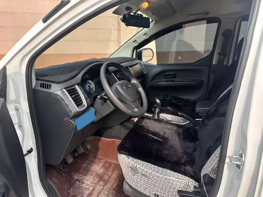 2024 SRM Golden Sea Lion 1.5L 112HP L4 5MT,autocango,china used car exporter,china ev exporter,chinese used car exporter,chinese used ev exporter