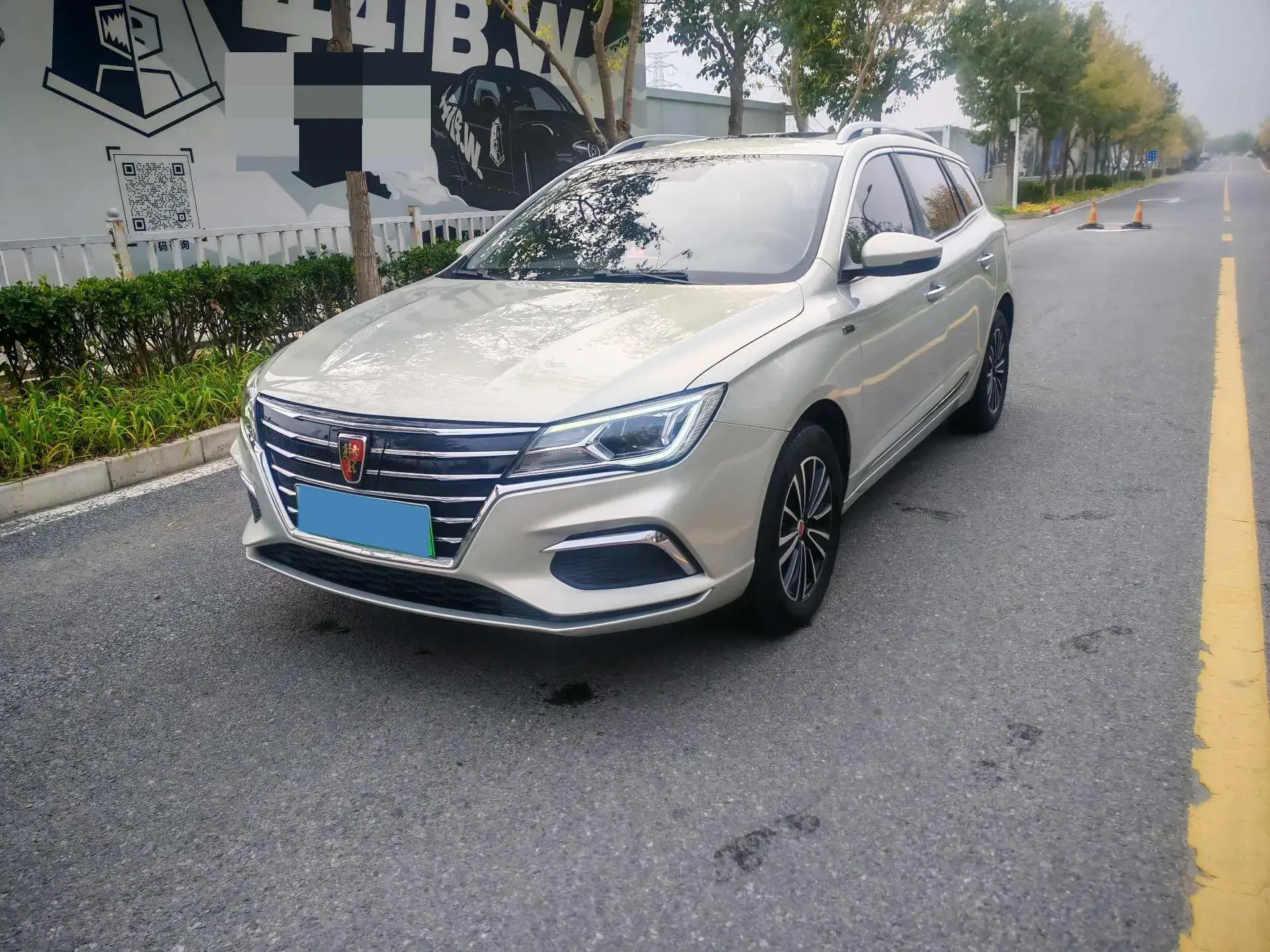 2019 ROEWE EI5 view 1