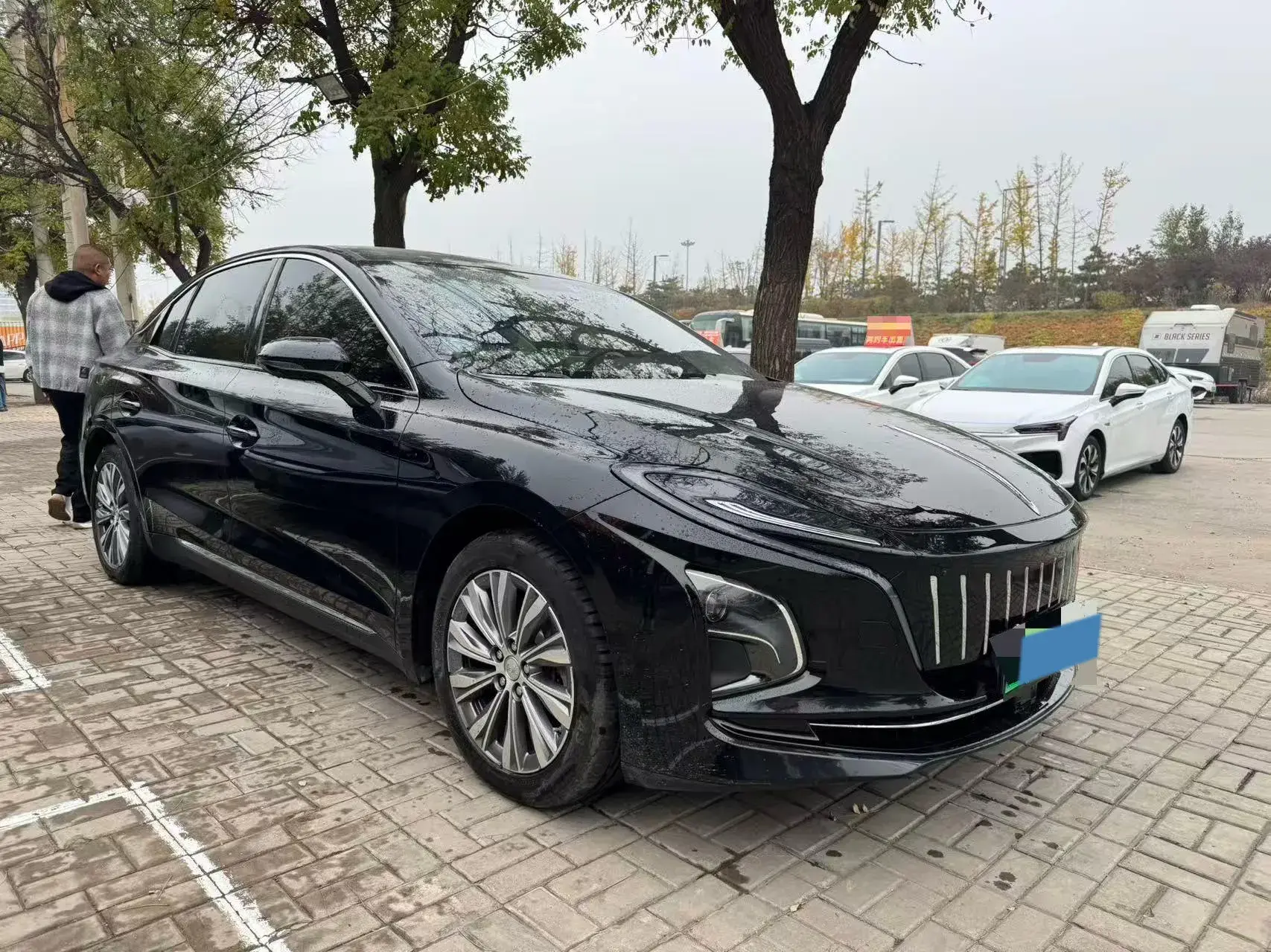 2022 HONGQI E-QM5 thumbnail 3