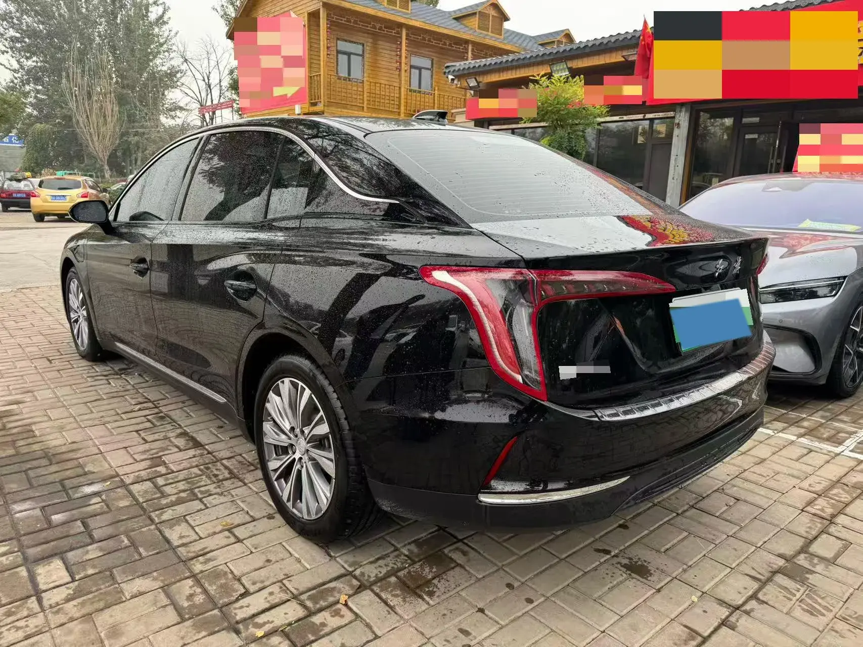 2022 HONGQI E-QM5 thumbnail 4