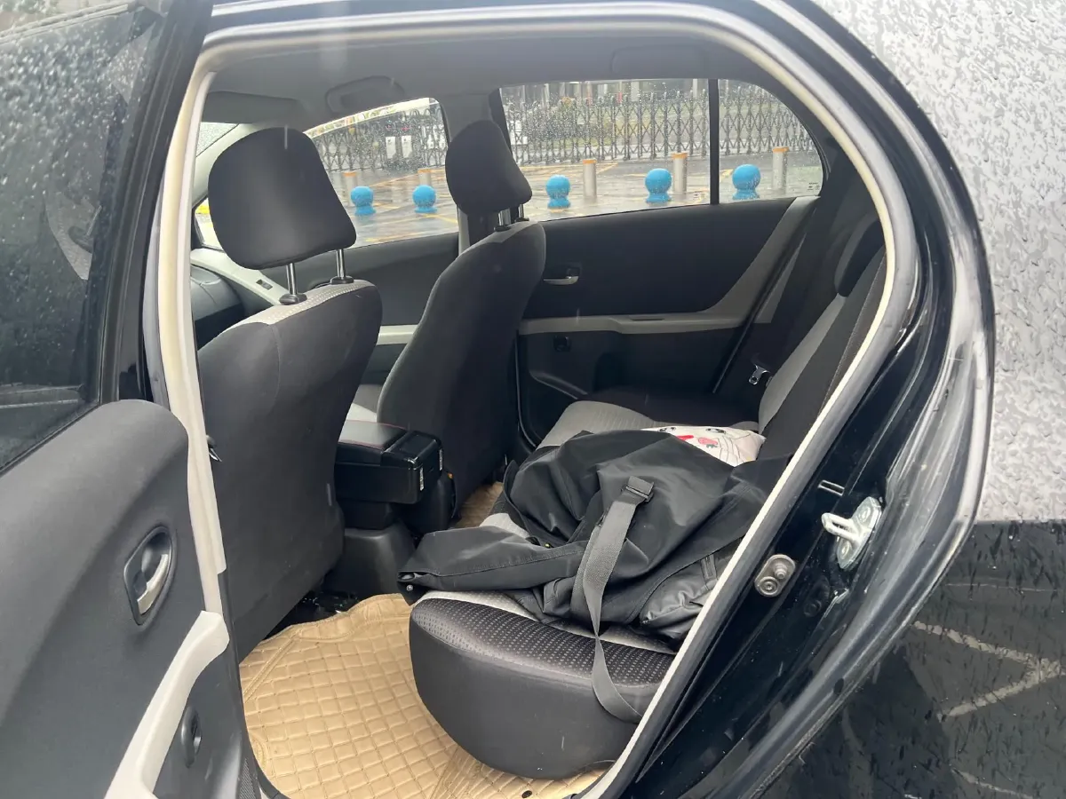 2011 Toyota Yaris 1.6L 118HP L4 4AT,autocango,china used car exporter,china ev exporter,chinese used car exporter,chinese used ev exporter