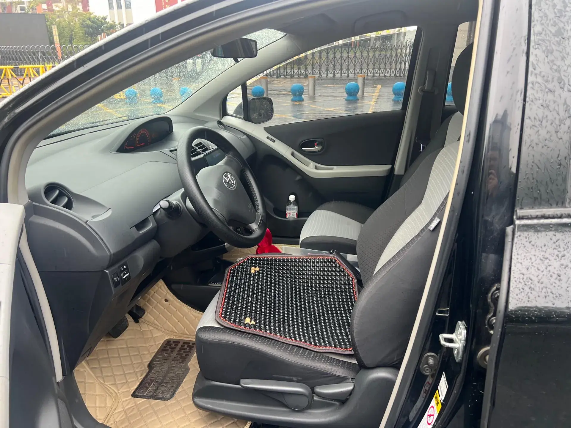 2011 TOYOTA YARIS thumbnail 4