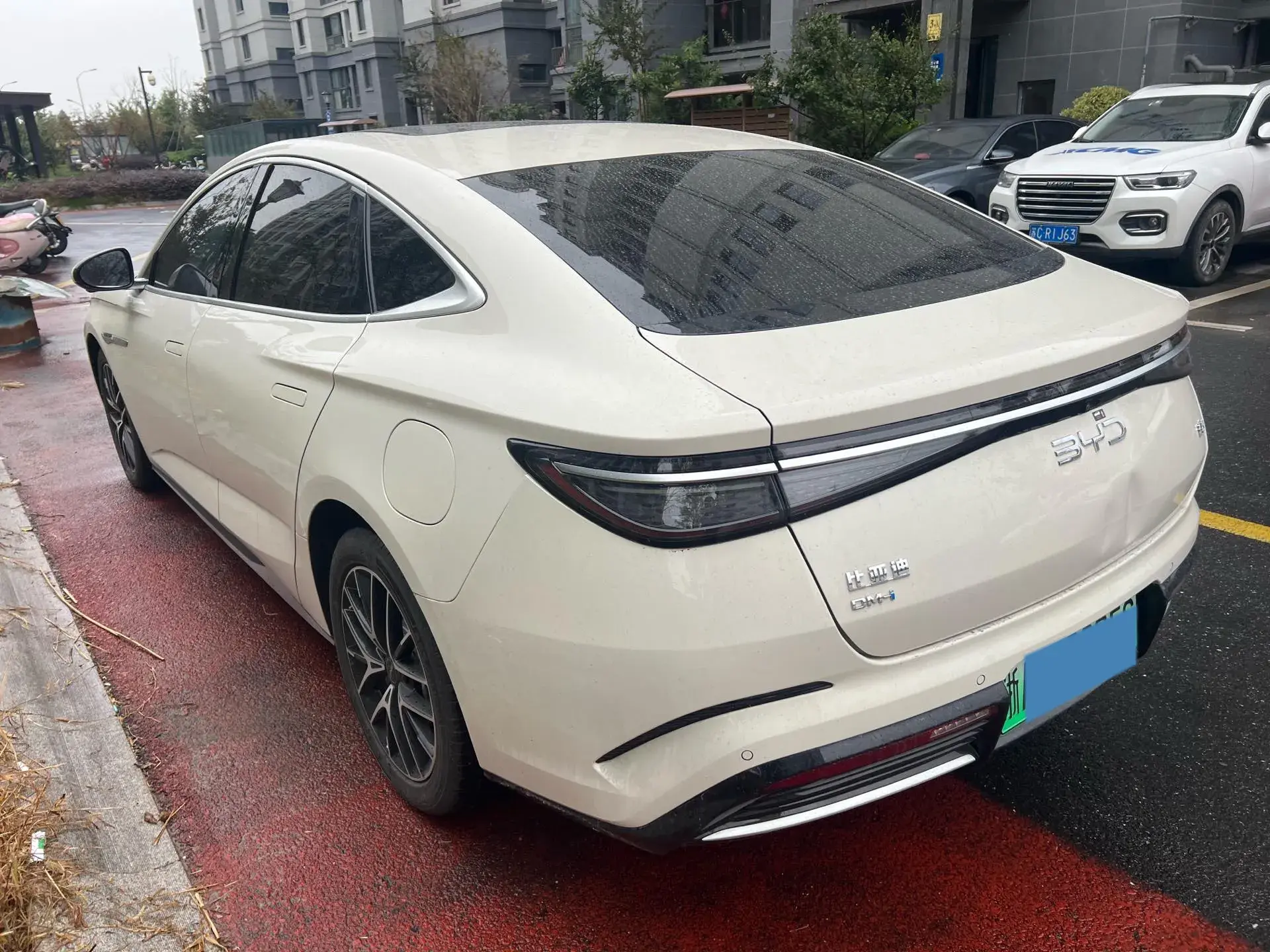 2024 BYD SEAL thumbnail 3