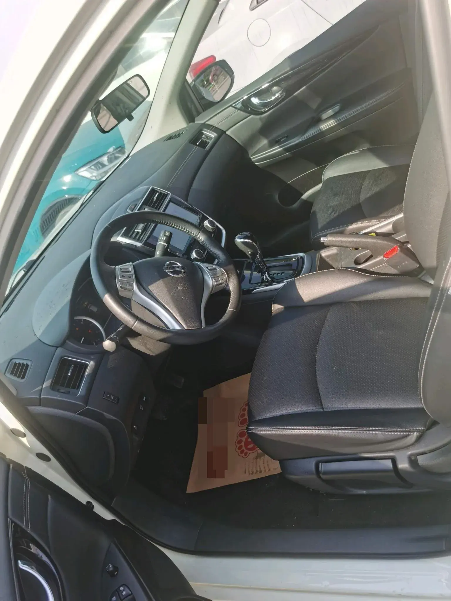 2020 NISSAN TIIDA thumbnail 4