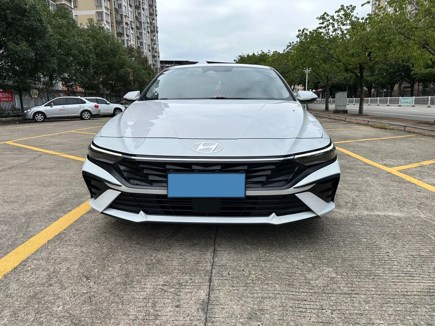 2022 HYUNDAI ELANTRA thumbnail 2