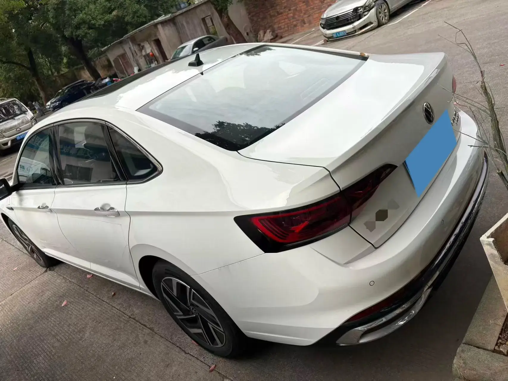 2023 VOLKSWAGEN SAGITAR thumbnail 3