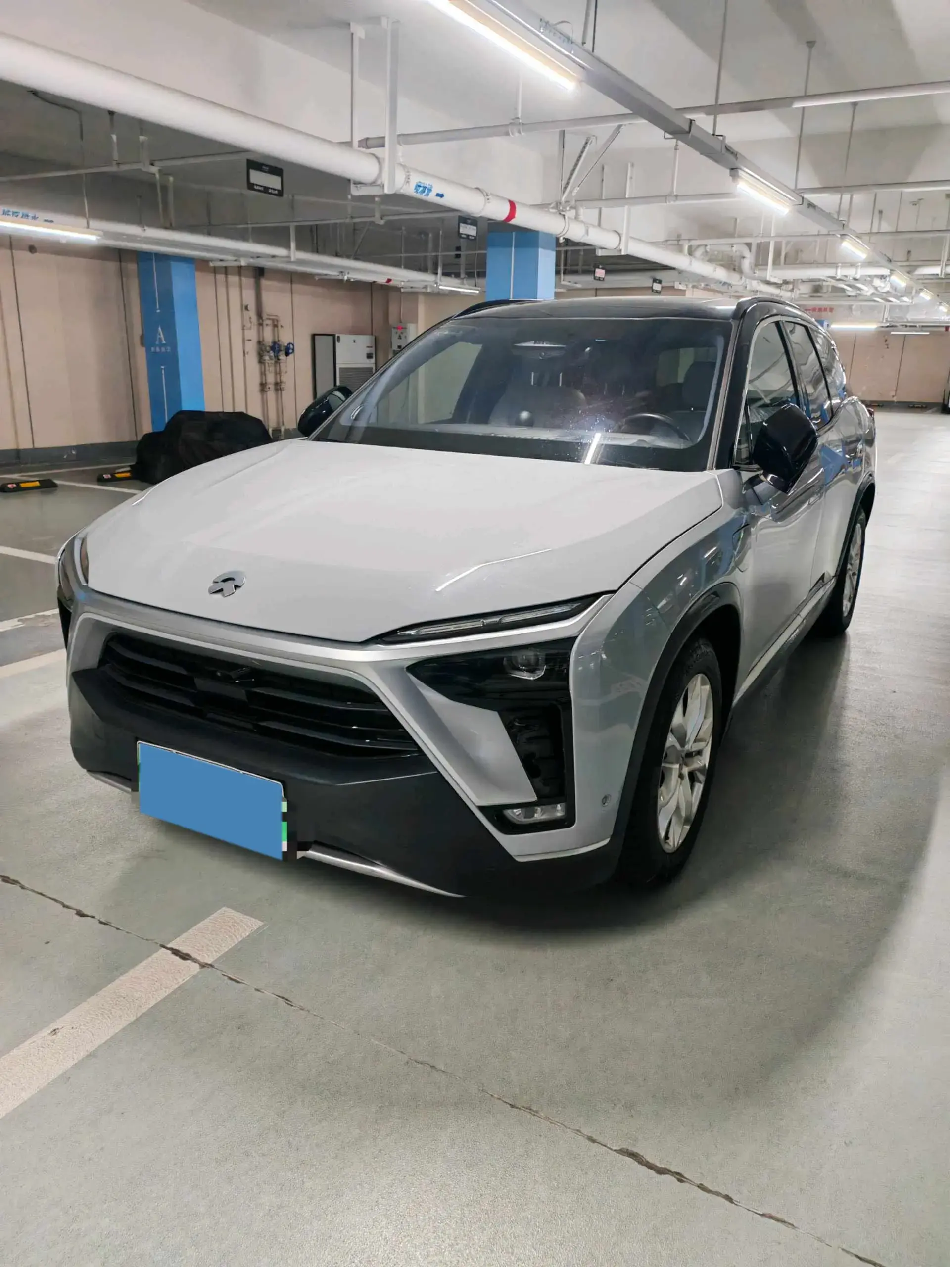 2020 NIO ES8 view 1