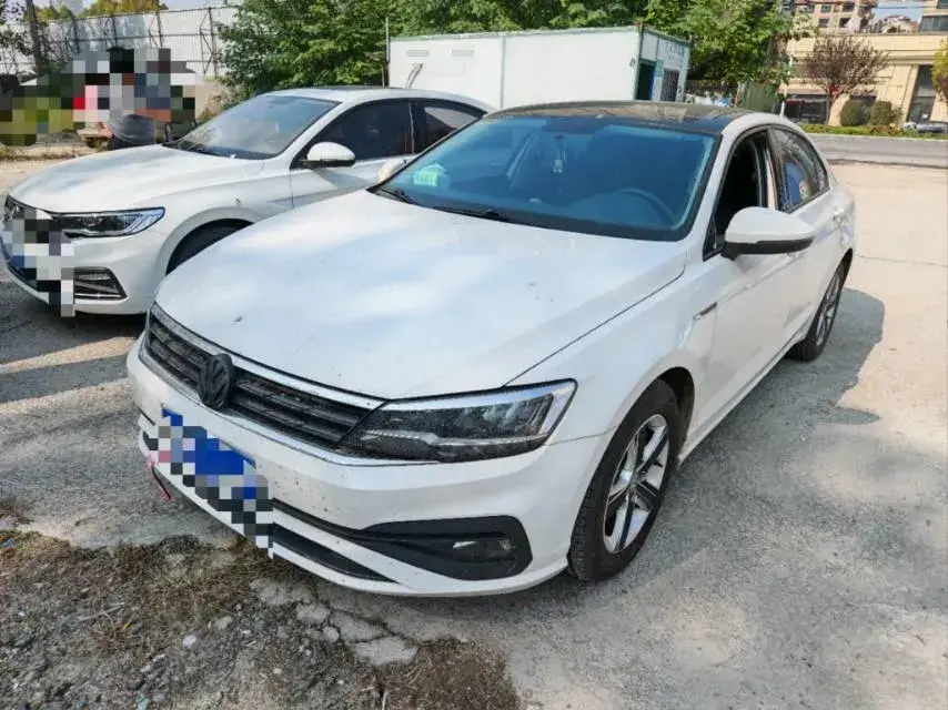 2021 VOLKSWAGEN LAMANDO view 1