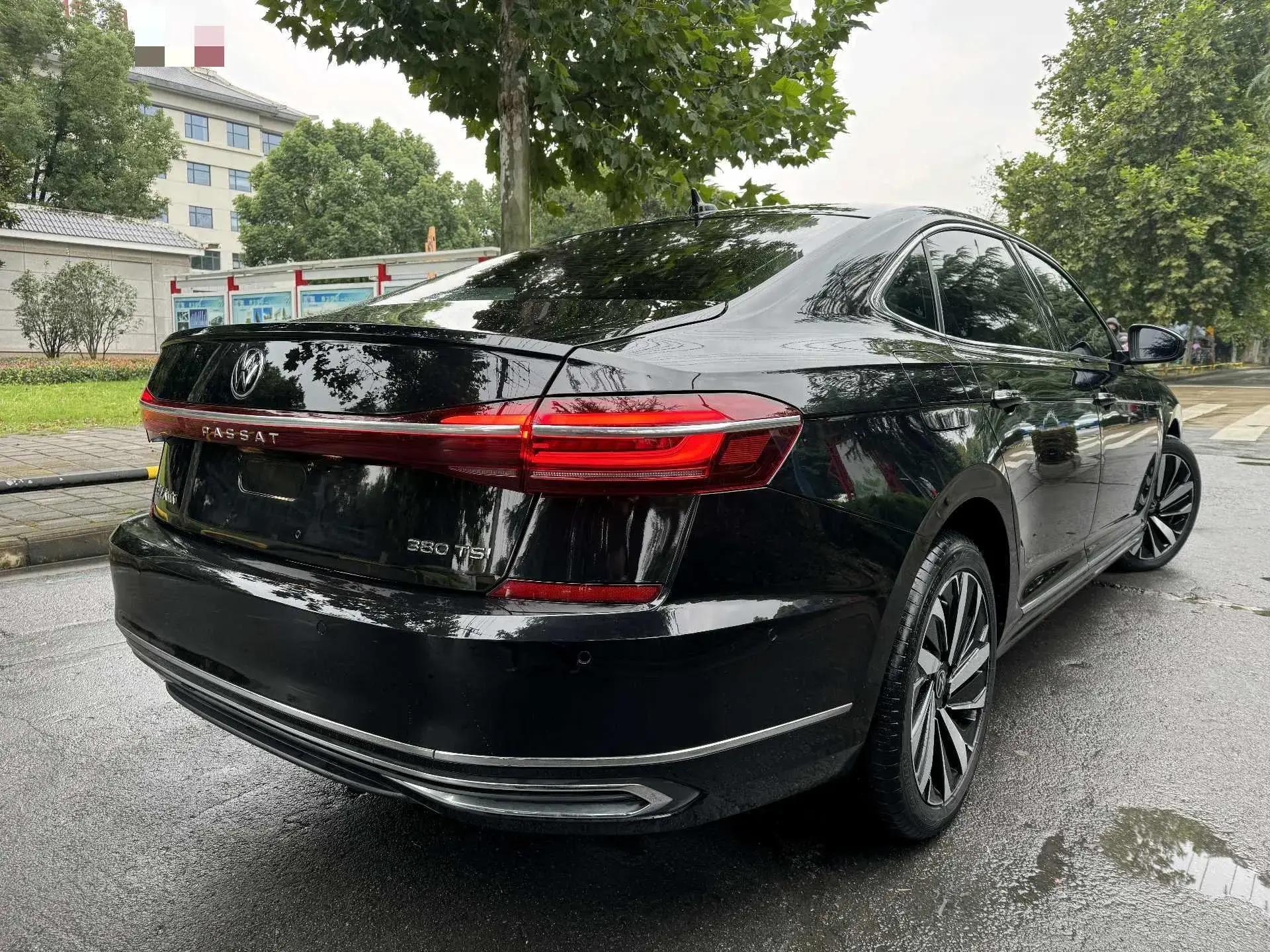 2023 VOLKSWAGEN PASSAT thumbnail 3