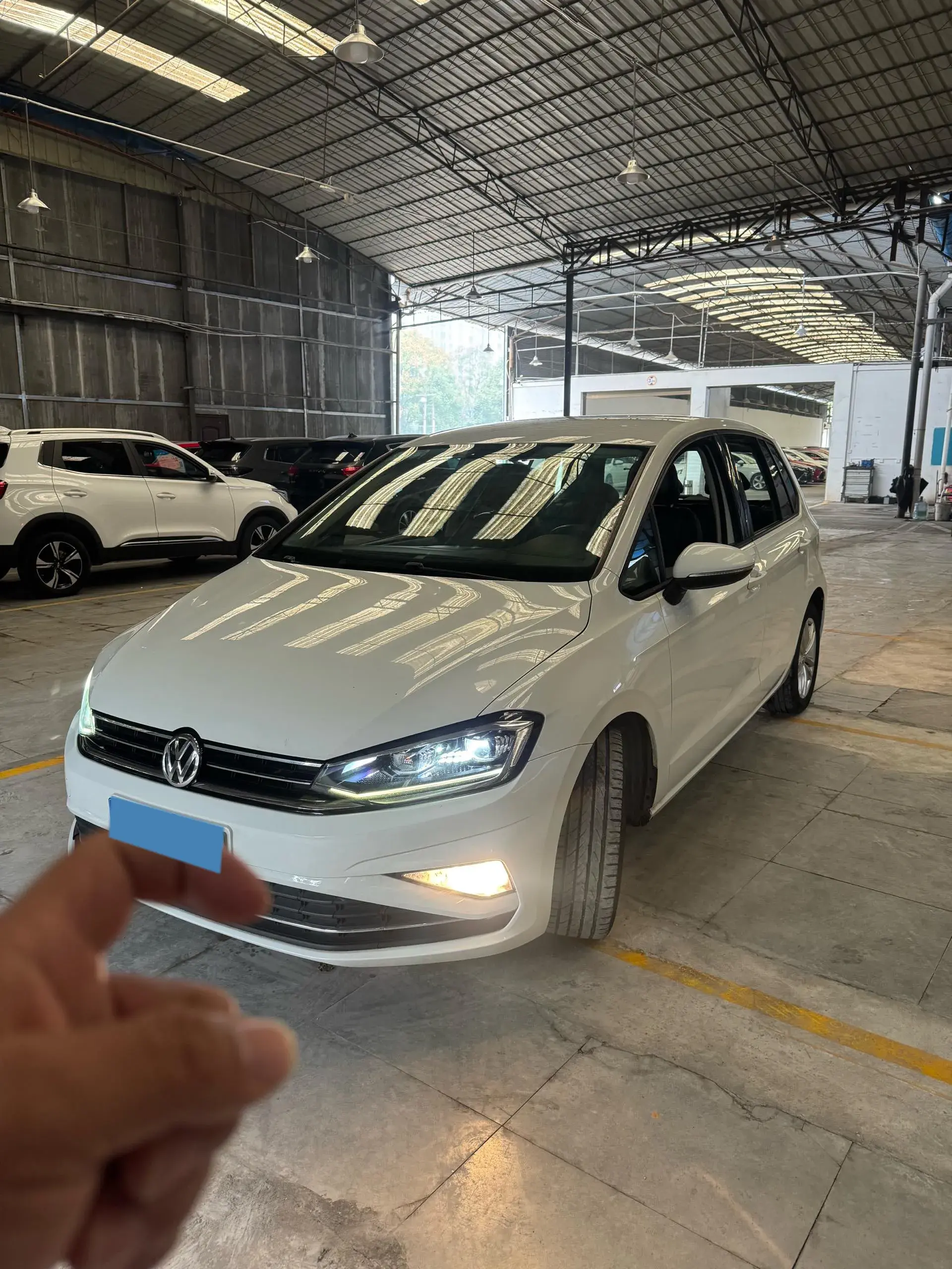 2018 VOLKSWAGEN GOLF view 1