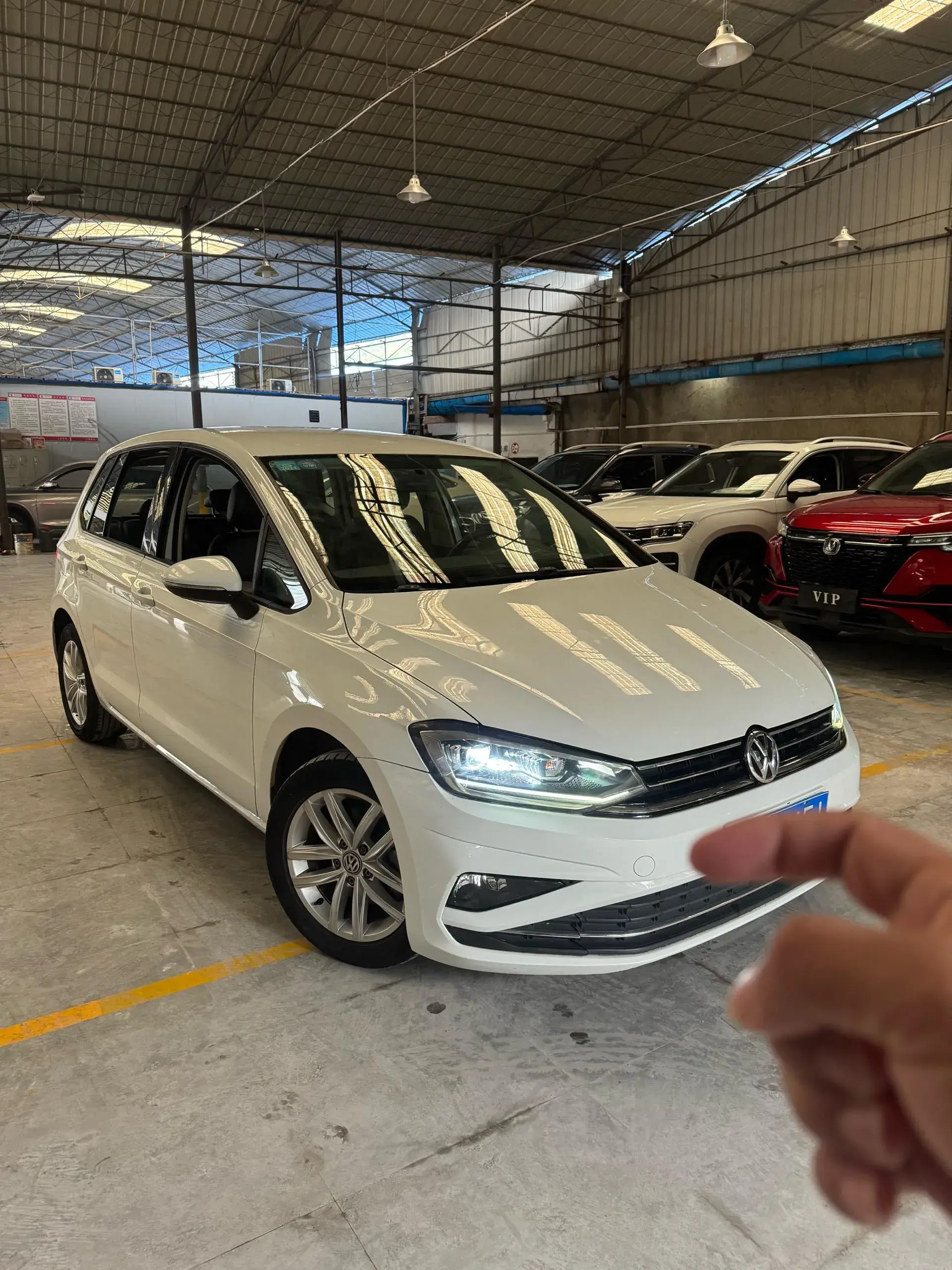 2018 VOLKSWAGEN GOLF thumbnail 3