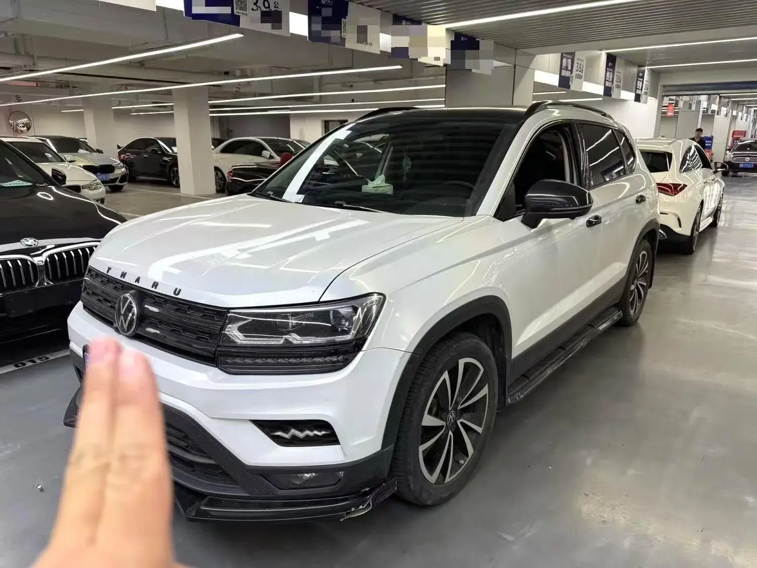 2021 VOLKSWAGEN THARU view 1