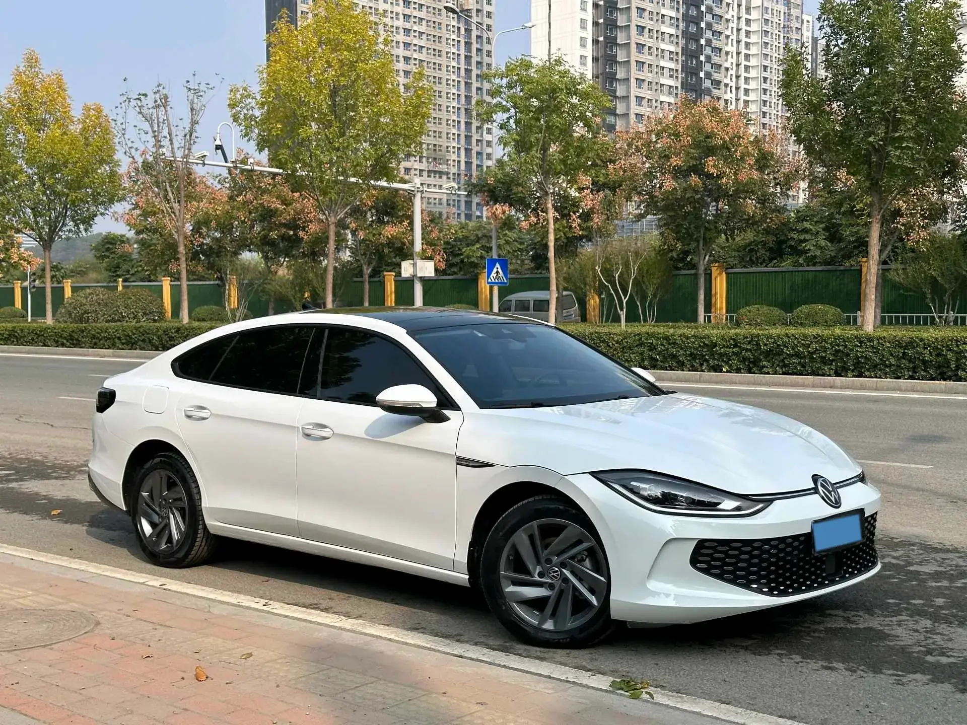 2023 VOLKSWAGEN LAMANDO thumbnail 3