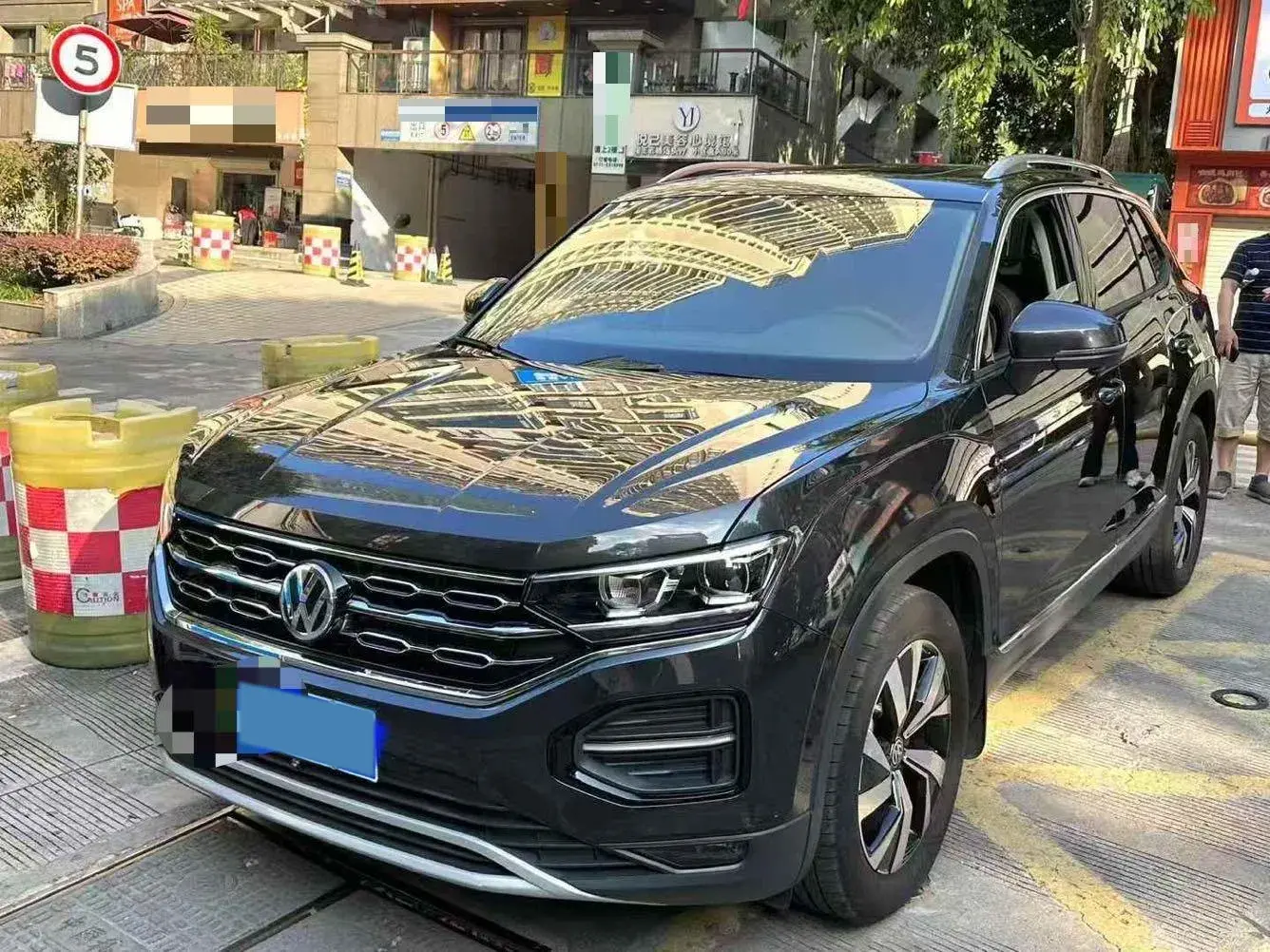 2020 VOLKSWAGEN TAYRON view 1