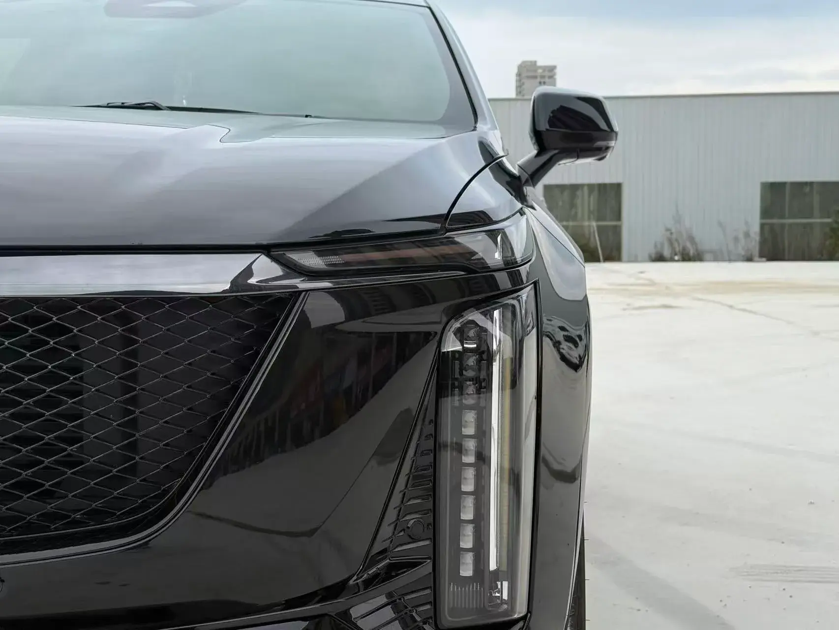 2025 CADILLAC XT5 thumbnail 3