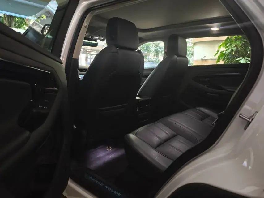 2022 LAND ROVER thumbnail 4