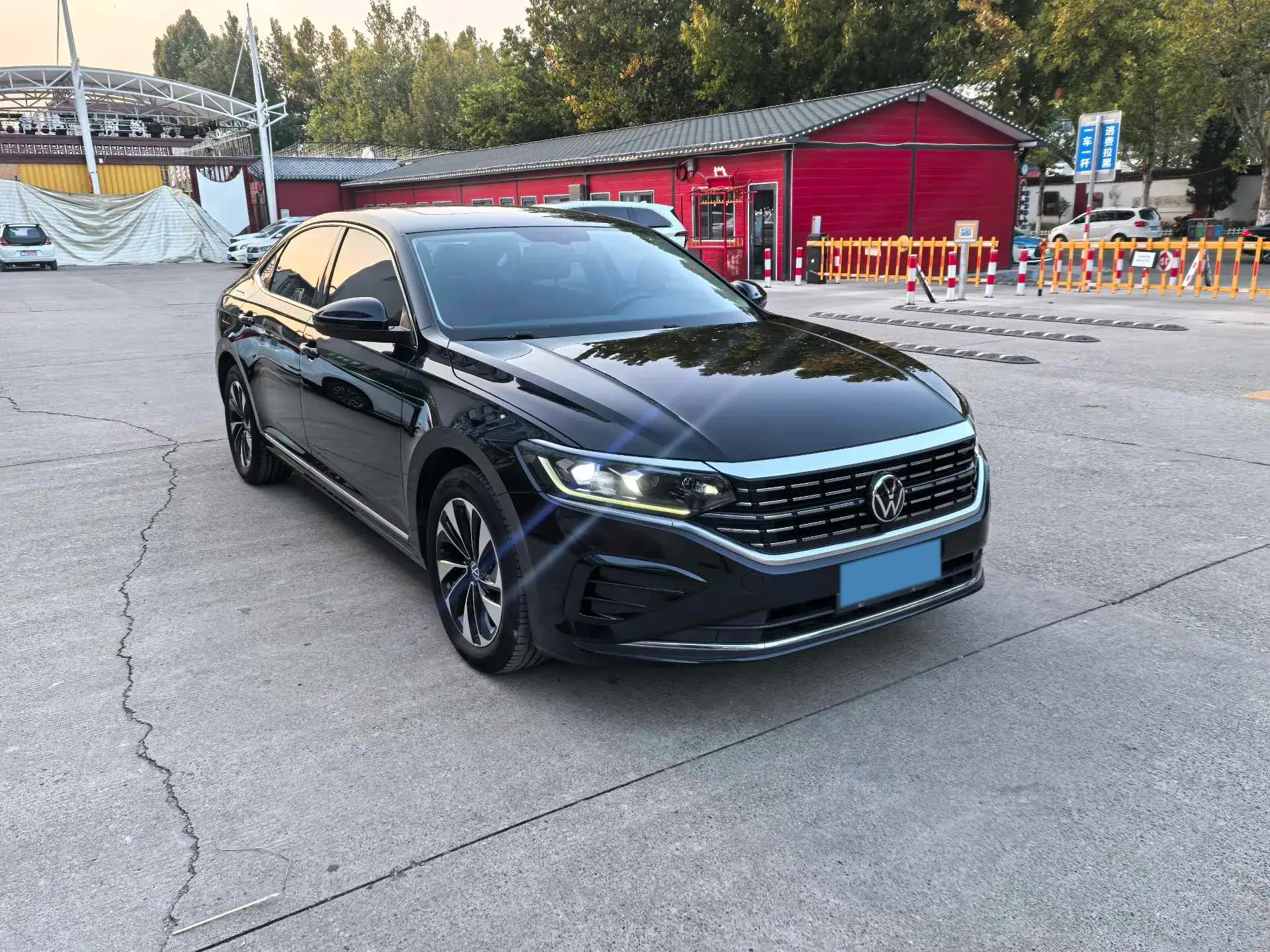 2022 VOLKSWAGEN PASSAT thumbnail 3