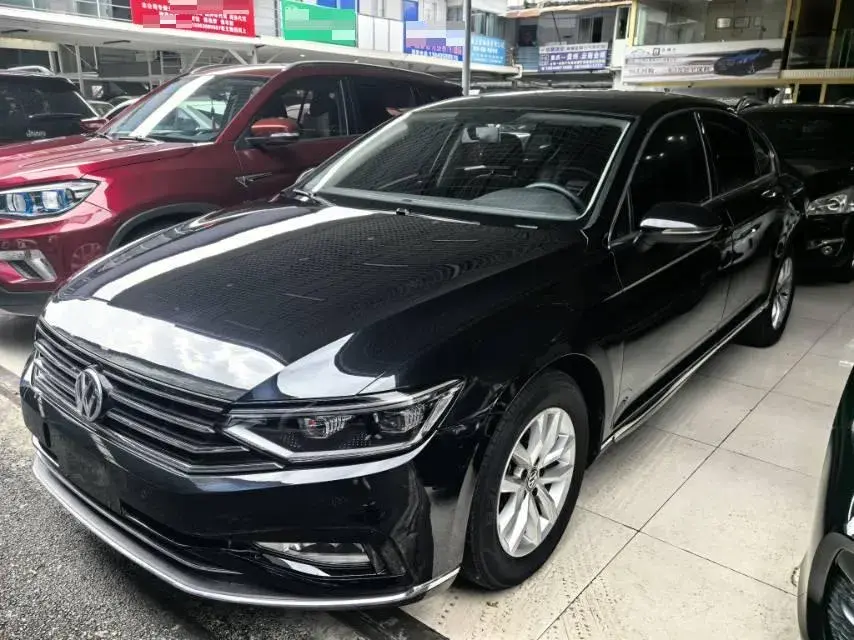 2020 VOLKSWAGEN MAGOTAN view 1