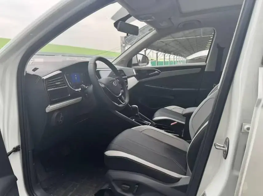 2023 JETTA VS7 thumbnail 4