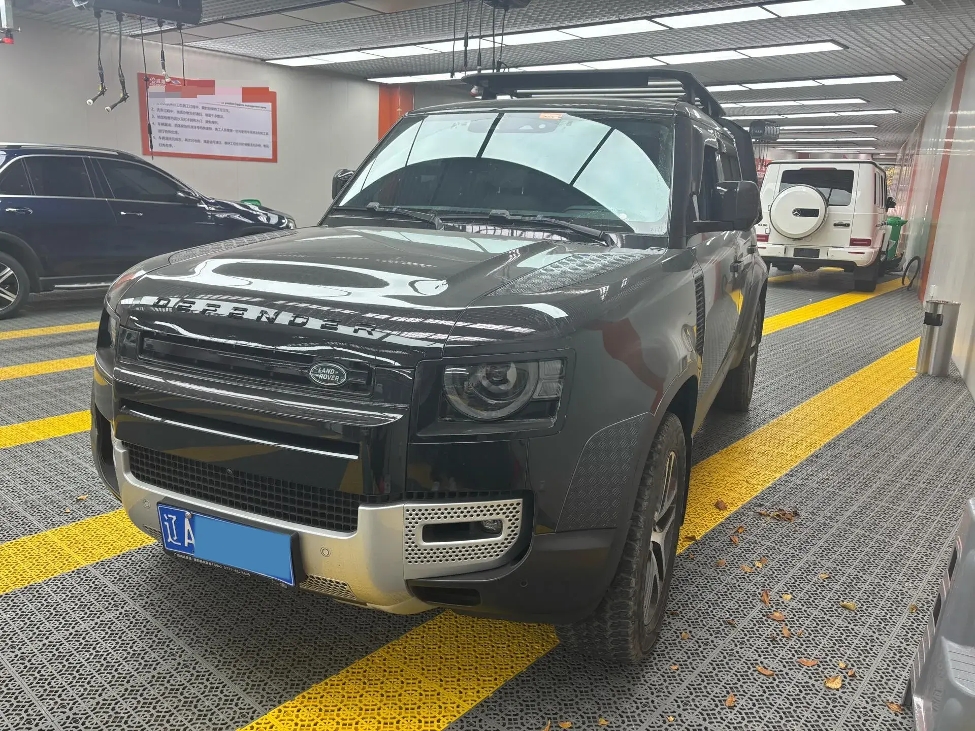 2023 LAND ROVER view 1