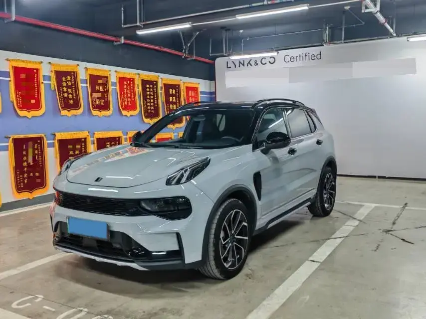 2023 LYNK&CO 01 view 1