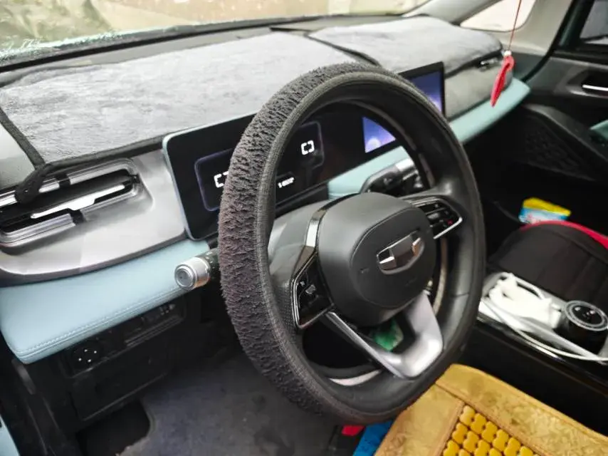 2023 GEOMETRY E thumbnail 3