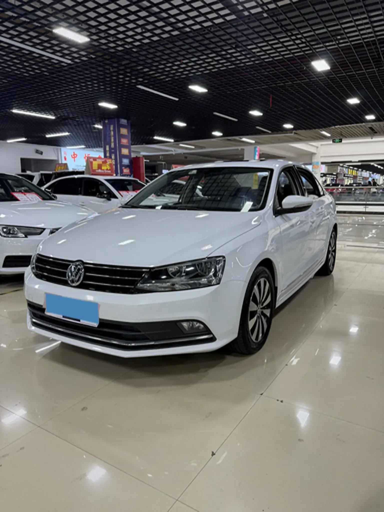 2018 VOLKSWAGEN SAGITAR view 1