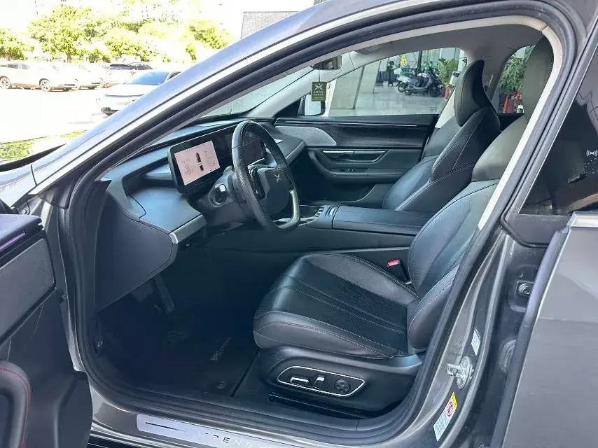 2020 XPENG P7 thumbnail 4