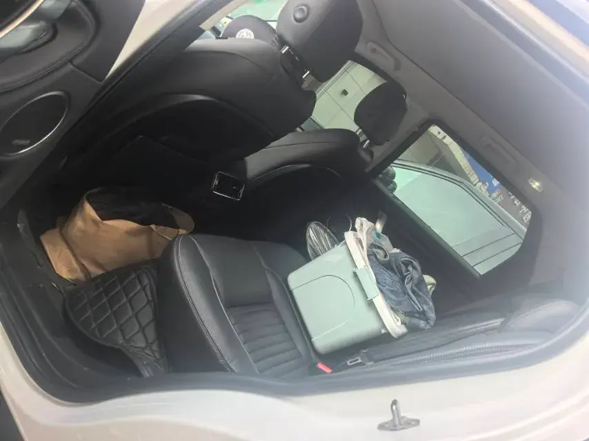 2024 LAND ROVER thumbnail 4