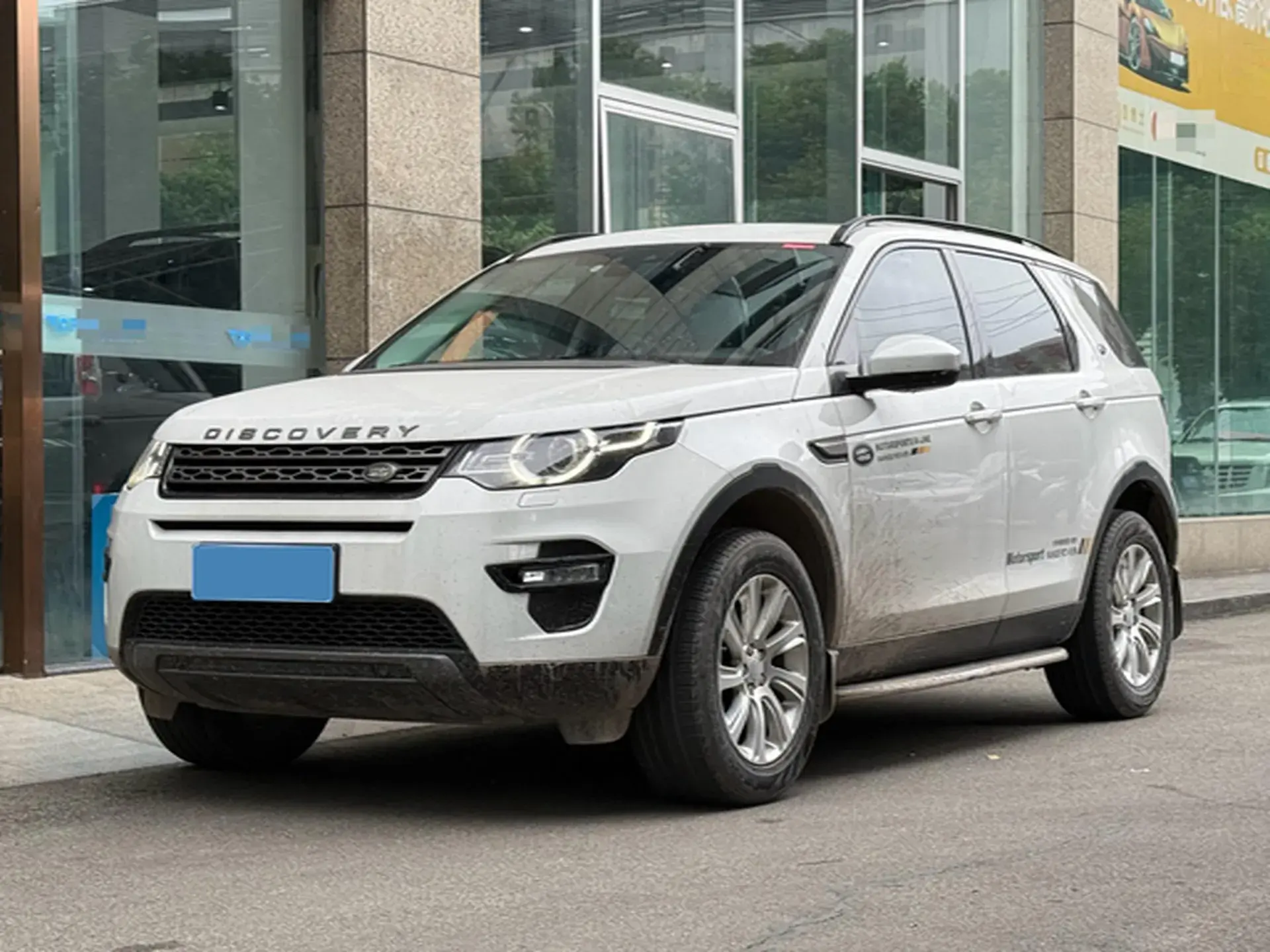 2019 LAND ROVER view 1