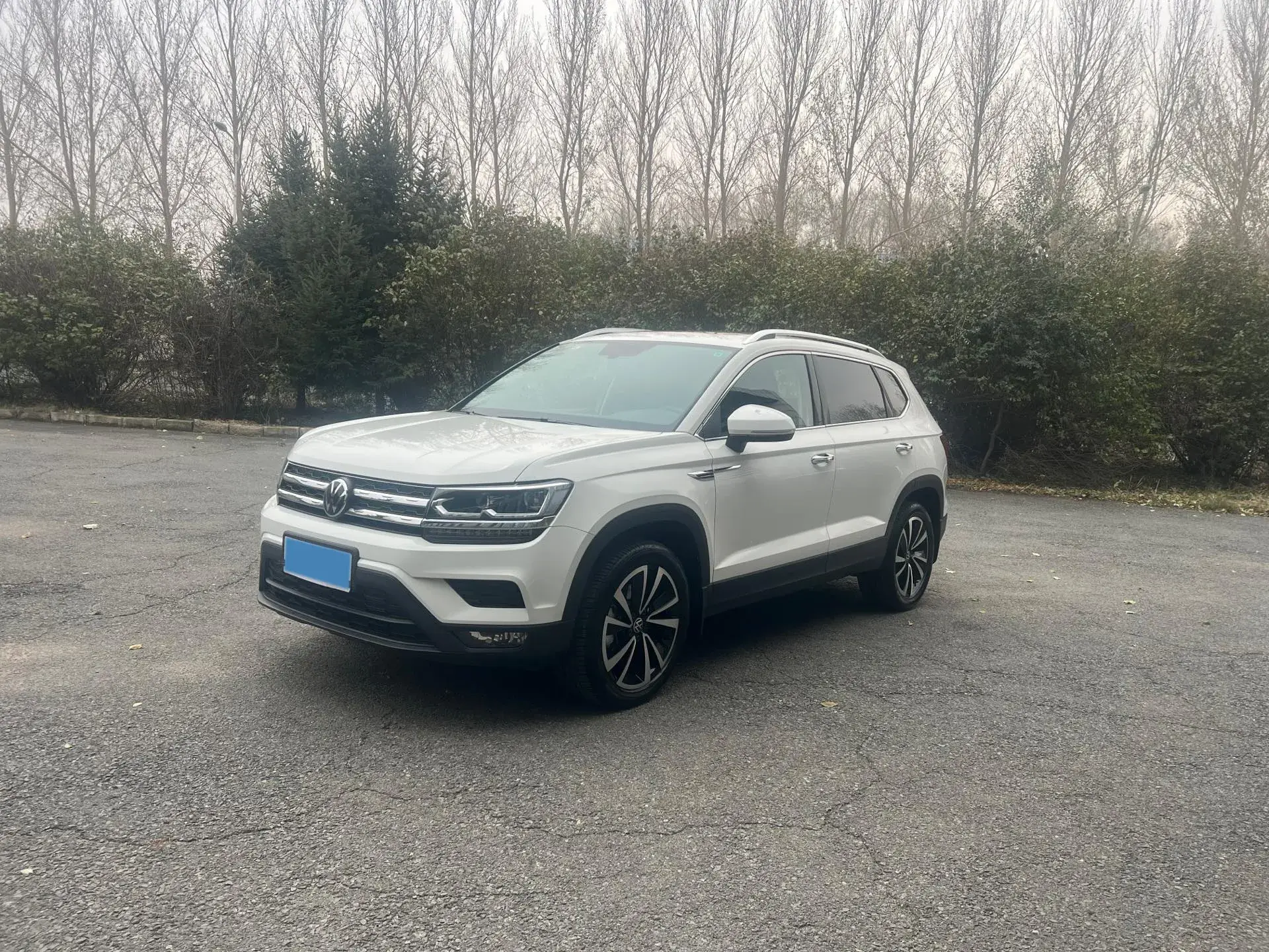 2021 VOLKSWAGEN THARU view 1