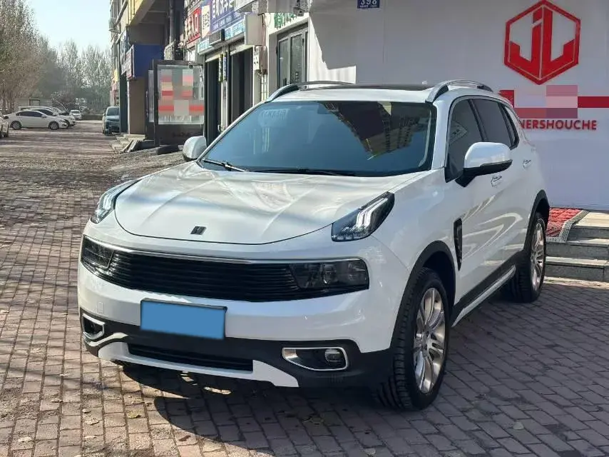 2018 LYNK&CO 01 view 1