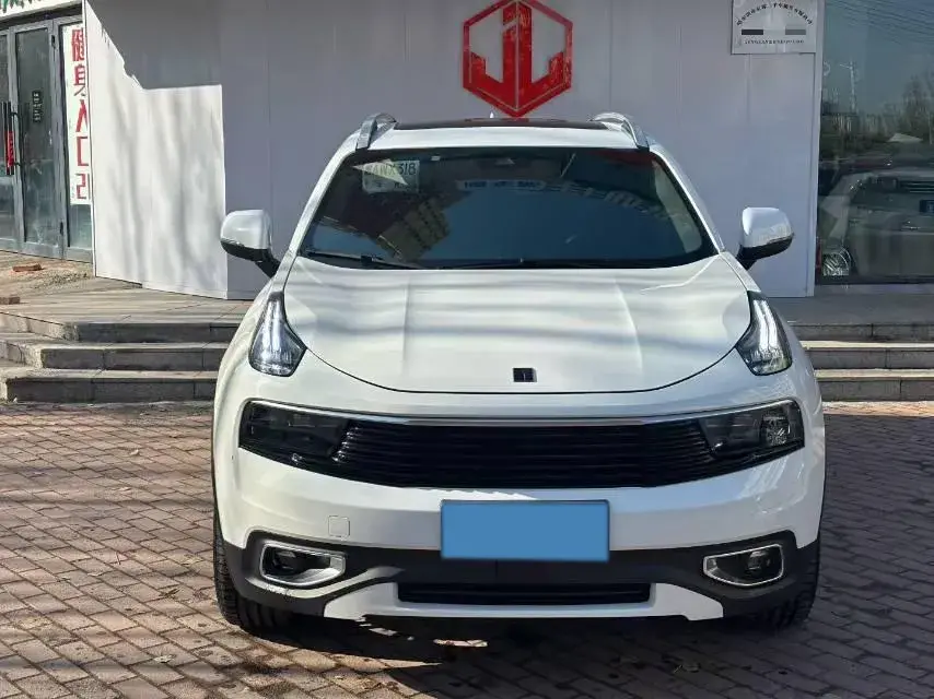 2018 LYNK&CO 01 thumbnail 2