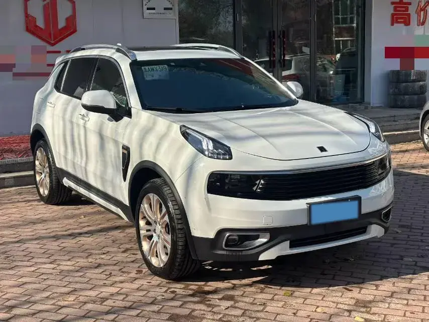2018 LYNK&CO 01 thumbnail 3