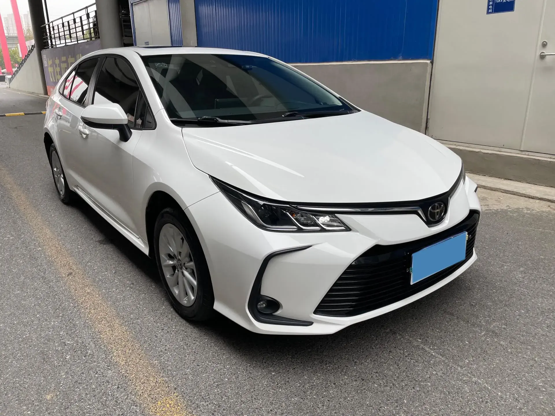 2021 TOYOTA COROLLA thumbnail 3