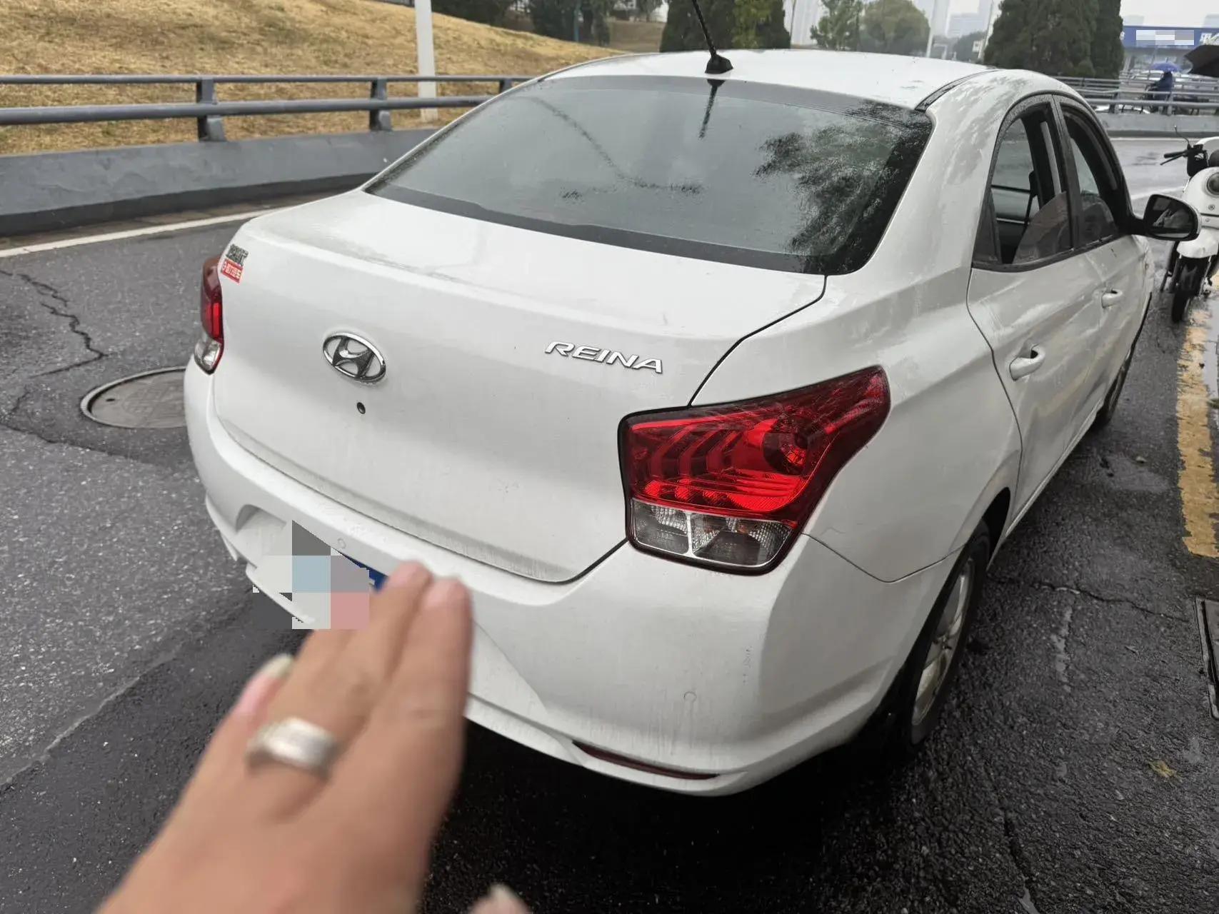 2017 HYUNDAI REINA thumbnail 3