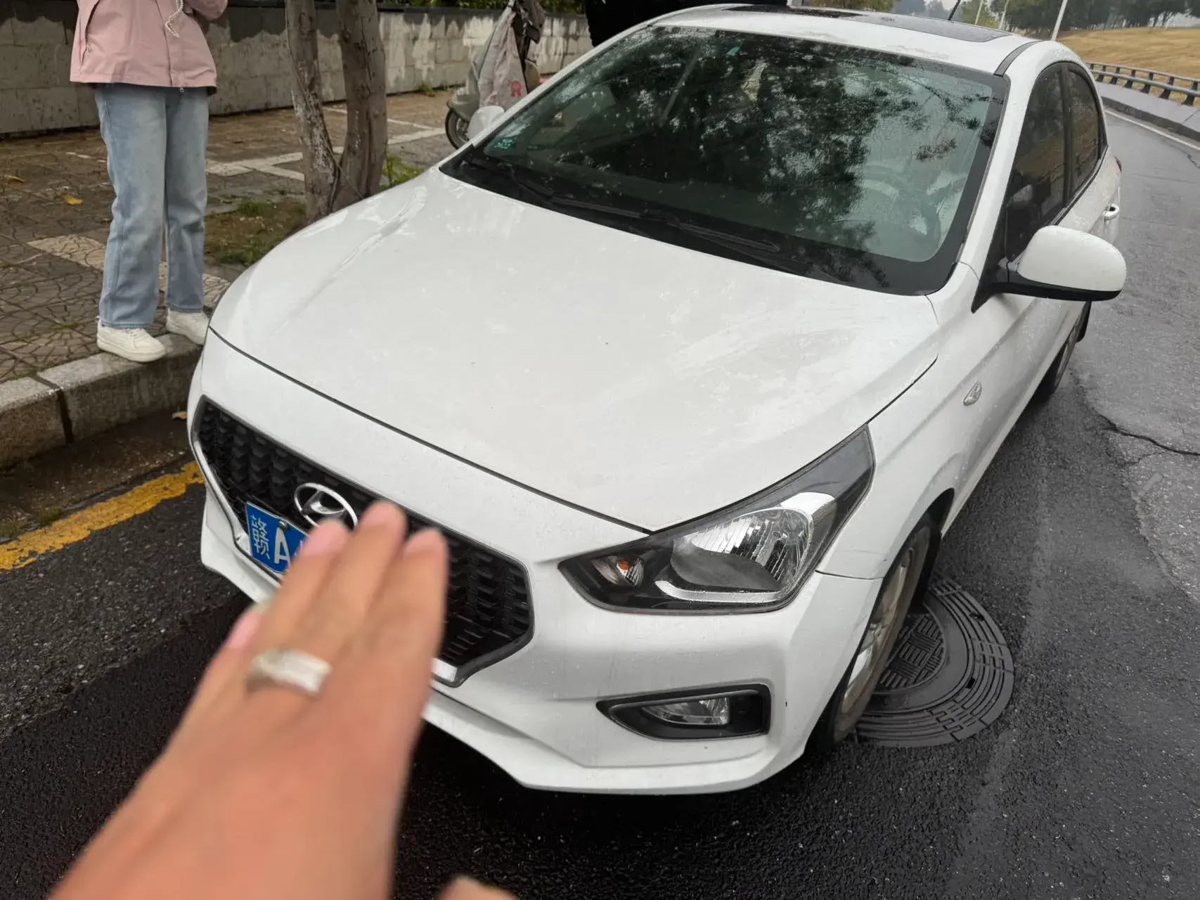 2017 HYUNDAI REINA view 1