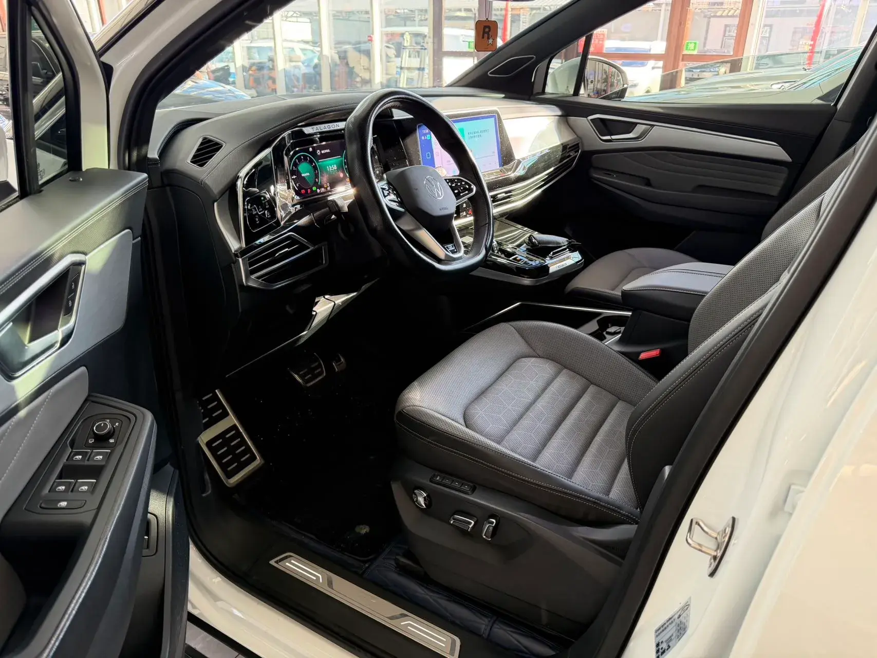 2022 VOLKSWAGEN TALAGON thumbnail 4