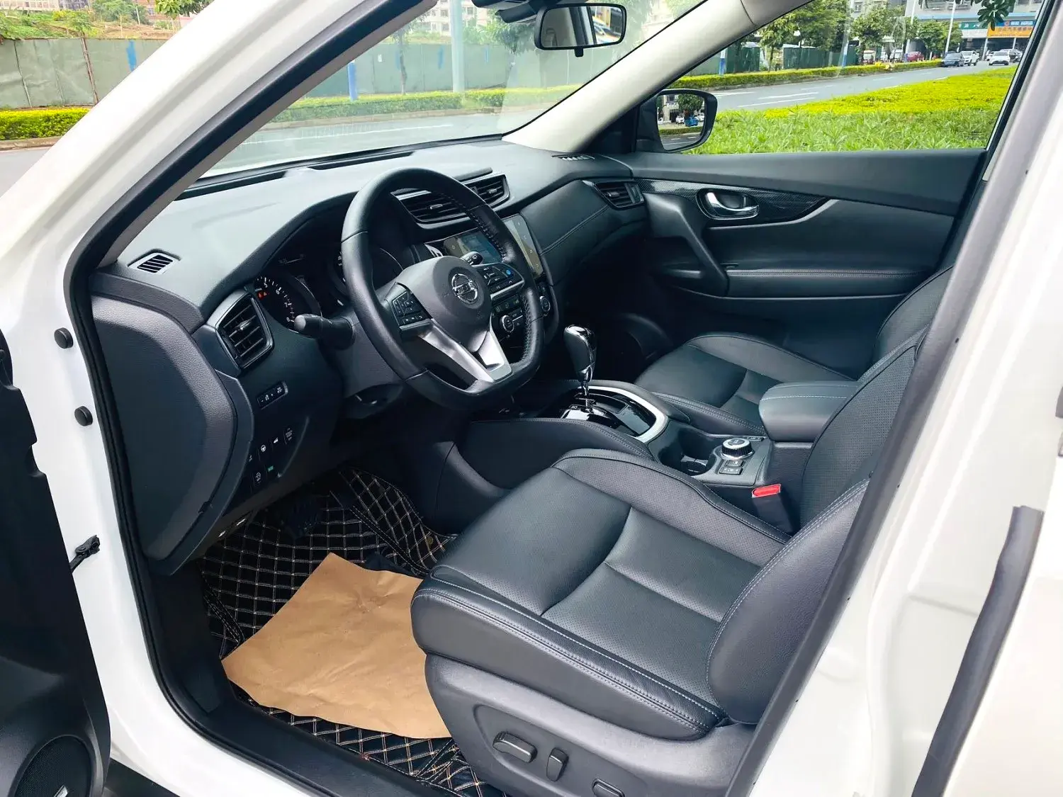 2021 NISSAN X-TRAIL thumbnail 4