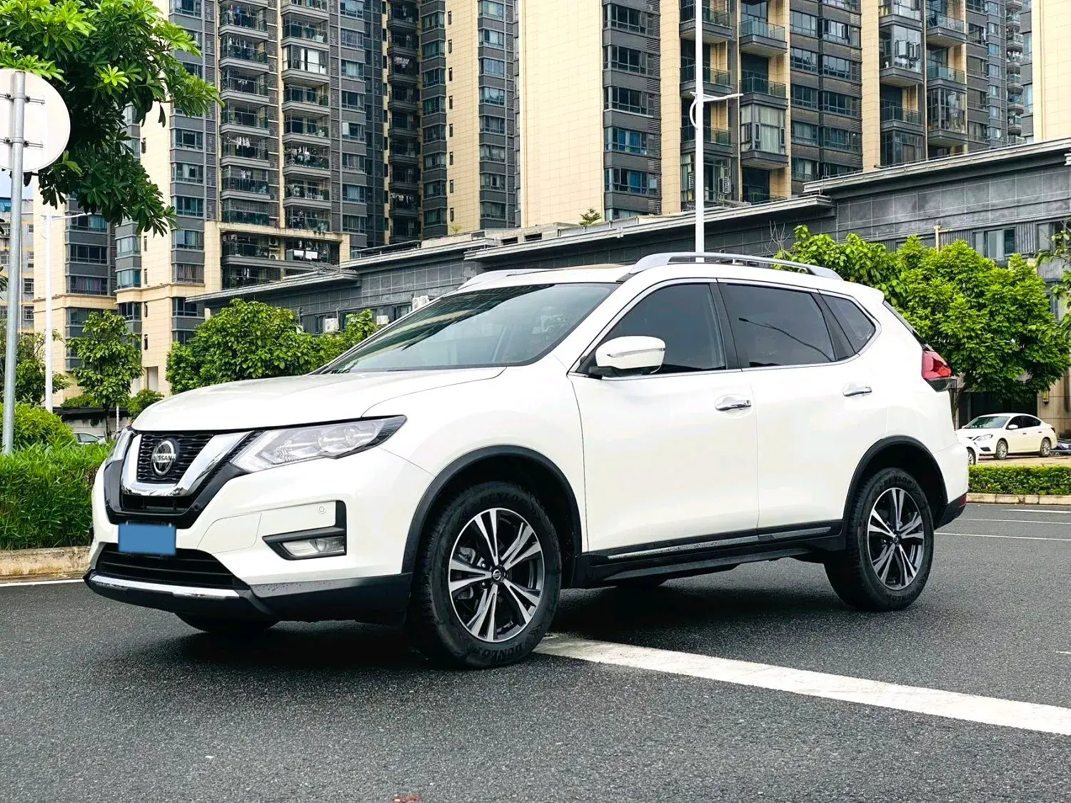 2021 NISSAN X-TRAIL view 1