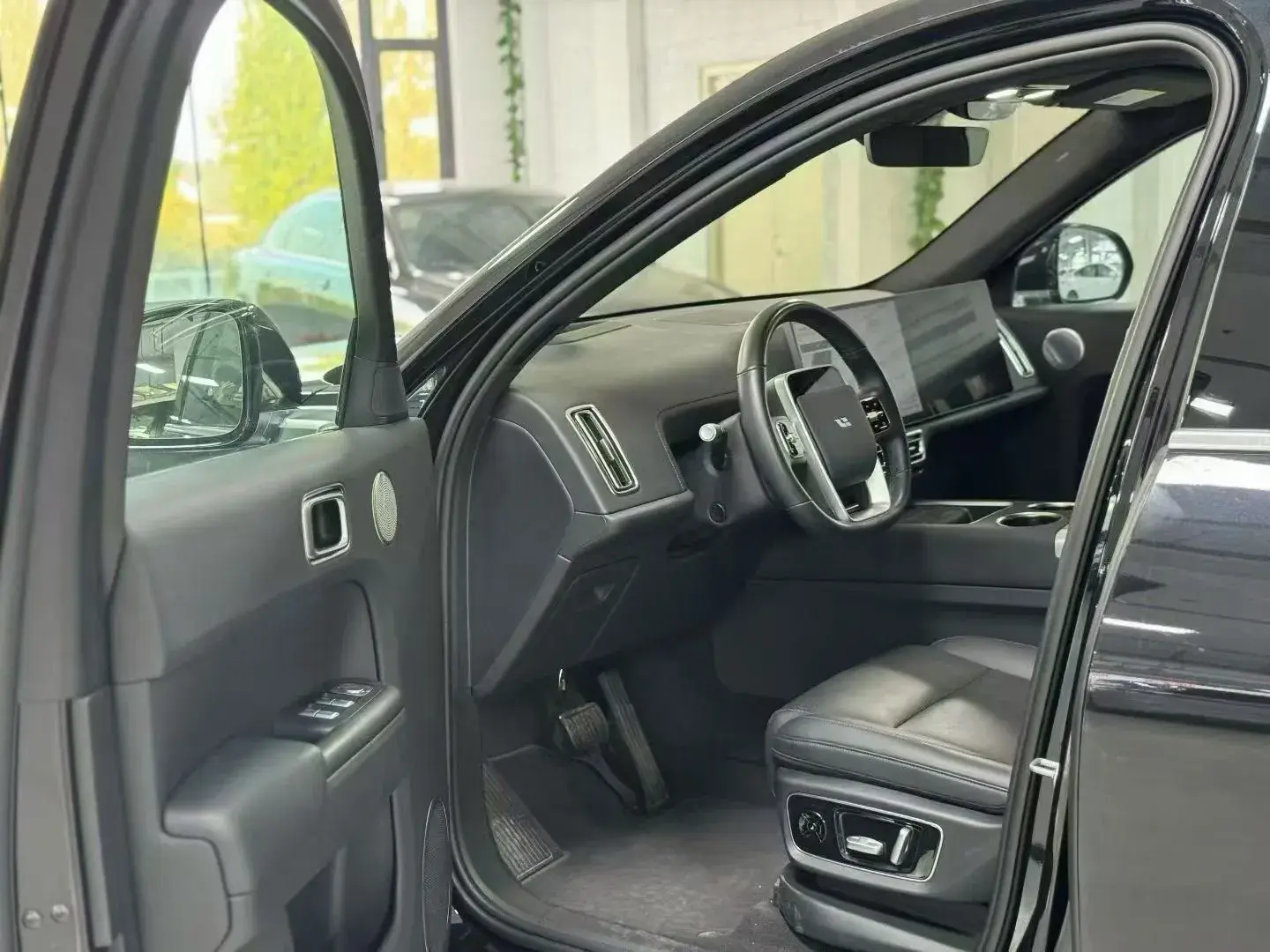 2023 LI L7 thumbnail 3