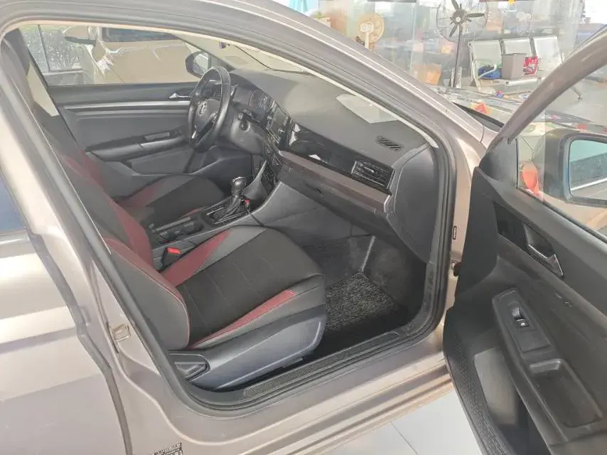 2019 VOLKSWAGEN BORA thumbnail 4