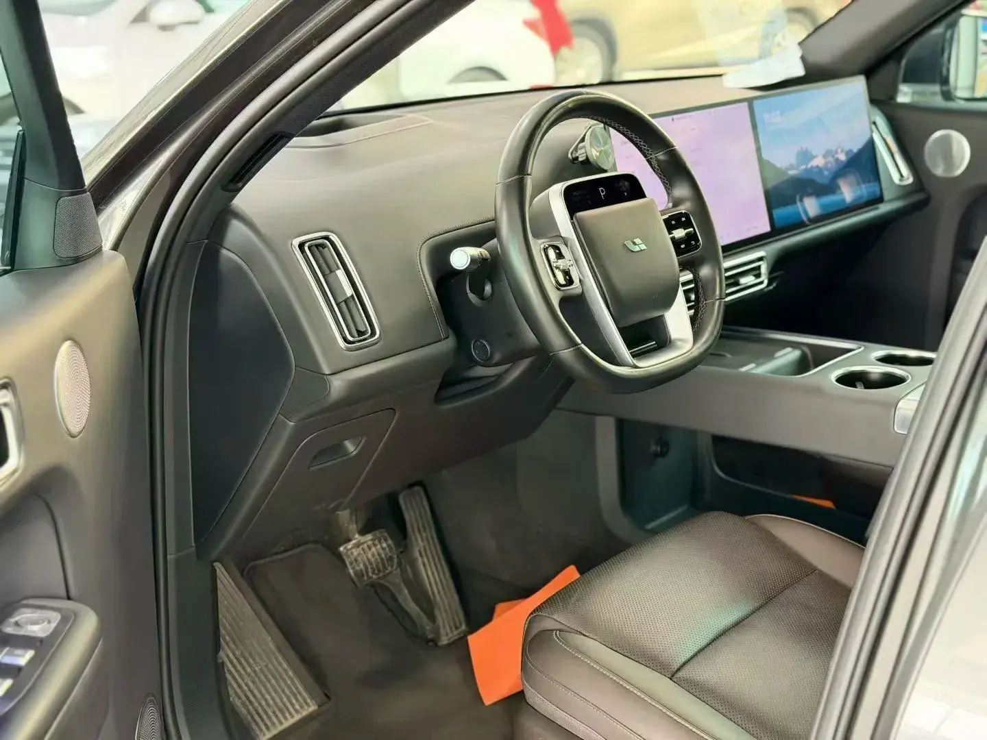 2023 LI L8 thumbnail 3