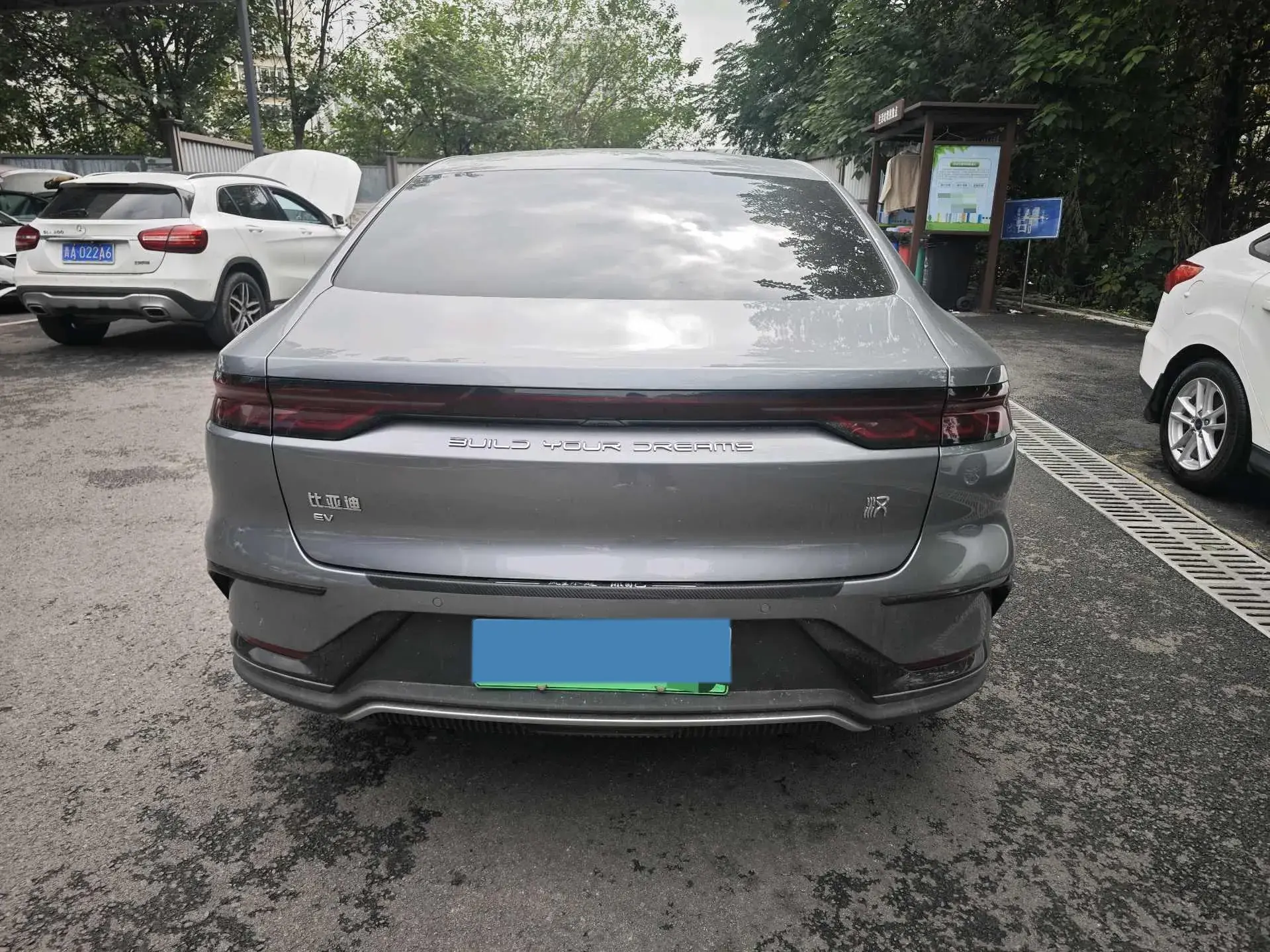 2024 BYD HAN thumbnail 4