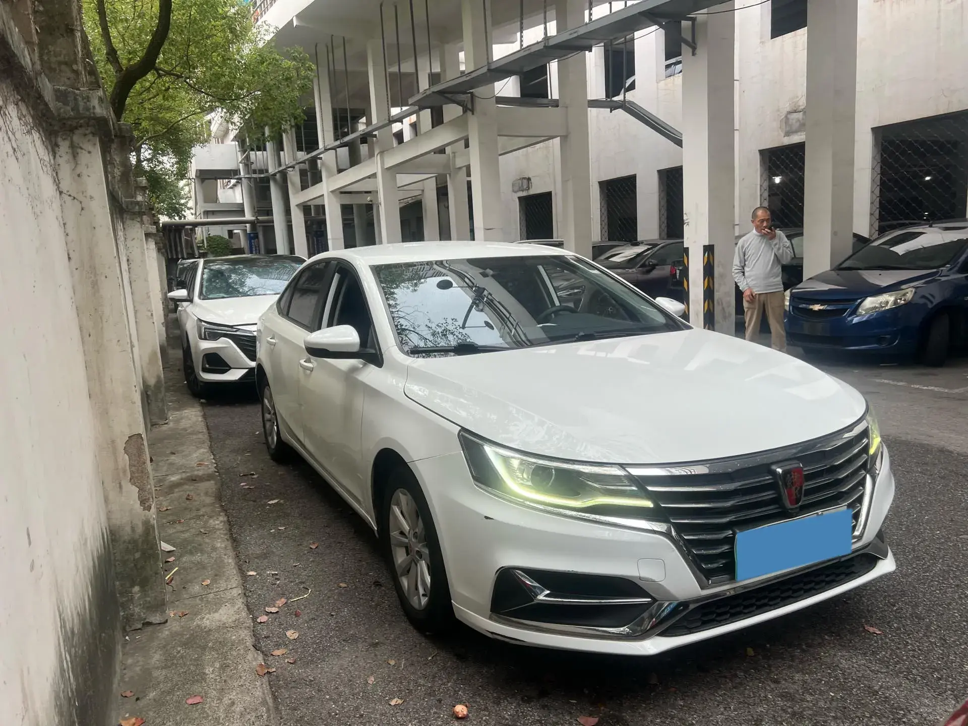 2017 ROEWE I6 thumbnail 3